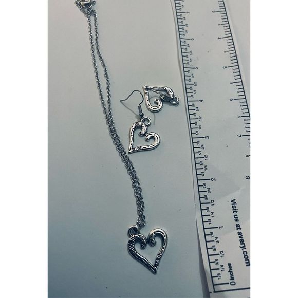 PRETTY SILVER HEART NECKLACE AND EARRING SET - Picture 5 of 5